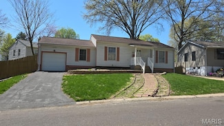 9332 Cloverhurst Dr, Saint Louis, MO 63123