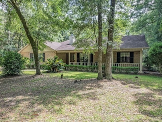 193 Honeysuckle Dr, Havana, FL 32333