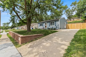 7326 S 69th St, La Vista, NE 68128