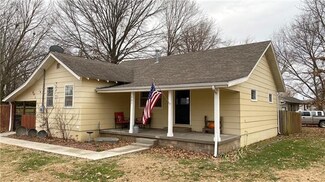 701 S Hayes St, Garnett, KS 66032