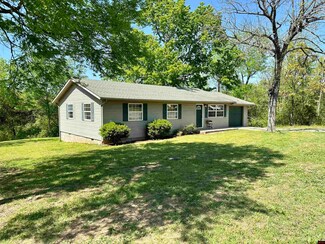 540 S 1st St, Flippin, AR 72634