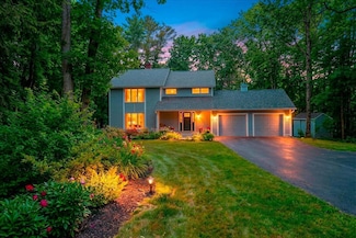 10 Fairway Ln, Farmingdale, ME 04344