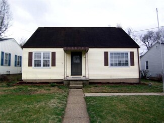 104 E 9th St, Williamstown, WV 26187