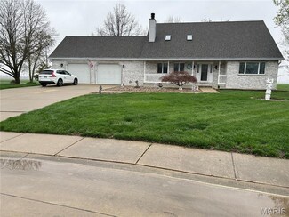 609 Christopher Ln, New Baden, IL 62265