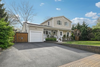 3 Bayard St, Lake Grove, NY 11755