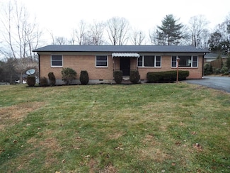 128 Locust St, Daniels, WV 25832