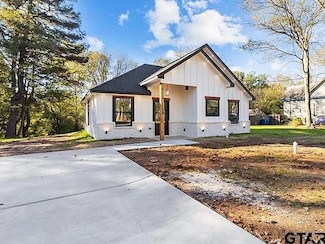 1204 Poplar St, Marshall, TX 75670