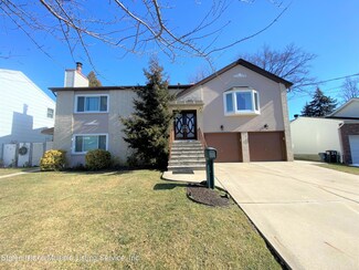 27 Massachusetts St, Staten Island, NY 10307