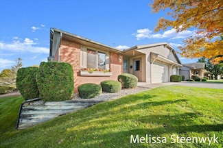 241 Interlaken Ct, Zeeland, MI 49464