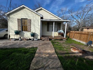 3330 Glenwood St, Beaumont, TX 77705