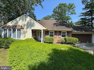 863 Whitman Dr, Blackwood, NJ 08012