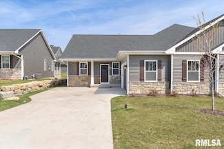3074 Mary Leigh Dr, Bettendorf, IA 52722