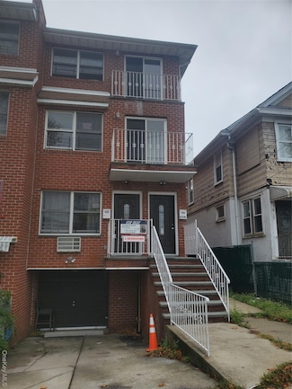 9-15 College Place Unit 1, Flushing, NY 11356