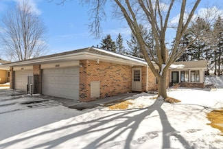 1835 Juneau Ln N, Plymouth, MN 55447