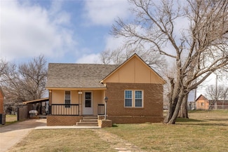 418 S 17th St, Clinton, OK 73601