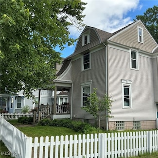 136 High St SE, Canal Fulton, OH 44614