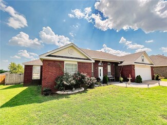 2245 Peach Blossom Ave, Springdale, AR 72764