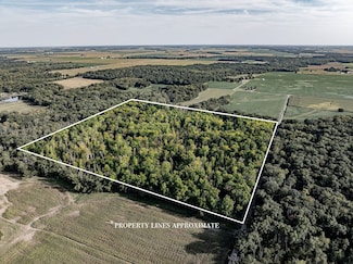 000 Grand Point Rd, Irvington Township, IL 62801