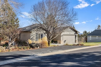 2446 SW 35th Dr, Redmond, OR 97756