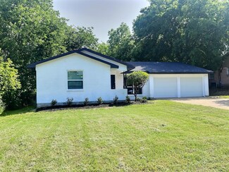 1748 E Red Bird Ln, Dallas, TX 75241