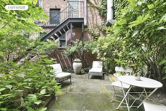 19 Perry St Unit GARDEN, New York, NY 10014