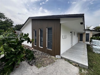 222 SW 8th St, Dania, FL 33004