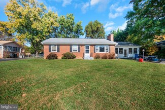 5 Broken Arrow Rd, Round Hill, VA 20141