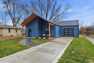 516 Lake St, Lawrence, KS 66044