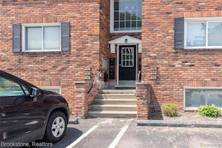 31831 Grand River Ave Unit 49, Farmington, MI 48336