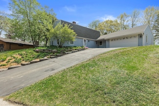 223 Debbie Dr, Waukesha, WI 53189