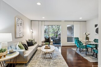 377 Palm Ave Unit 205, Oakland, CA 94610