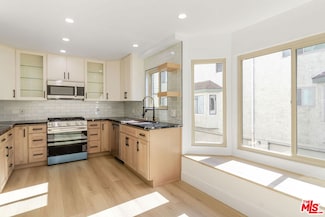 7550 Zombar Ave Unit 2, Van Nuys, CA 91406