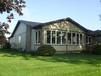 130 Riverside Dr, Cheboygan, MI 49721