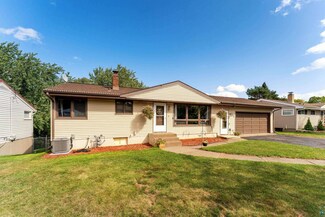 902 Maple Bend Dr, Duluth, MN 55811