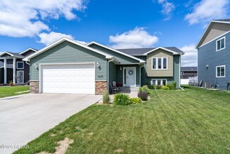 5275 Mac Dr, Grand Forks, ND 58201