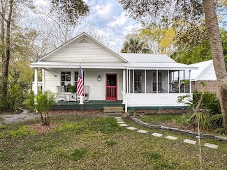 110 17th St, Apalachicola, FL 32320