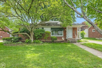 990 Chippewa St, Mount Clemens, MI 48043
