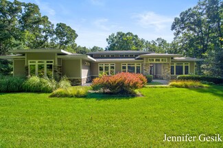 8880 Edlyn Ln, Ada, MI 49301