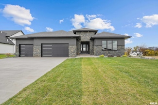 352 Madison Dr, Riverdale, IA 52722