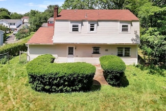 3 Valley Dr, Nanuet, NY 10954