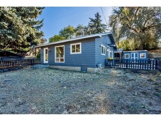 2206 E 16th St, the Dalles, OR 97058