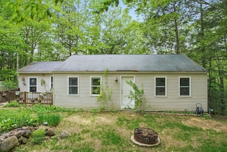 37 Thorndike Rd, Weare, NH 03281