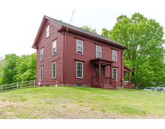 9 N Main St, Newton, NH 03858