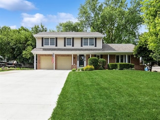 2906 Watrous Ave, Des Moines, IA 50321