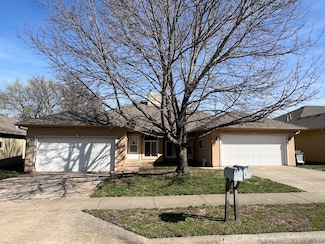 435 E Arrowhead St, Springfield, MO 65807
