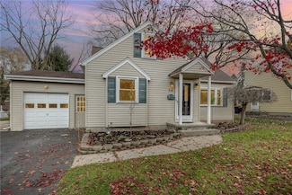 34 Crestfield Dr, Rochester, NY 14617