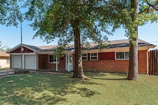 411 Yorkshire Dr, Euless, TX 76040