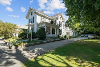 49 Park St, Newport, NH 03773
