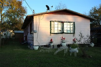 911 Paul St, Pasadena, TX 77506