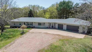 159 Ridgeview Dr, Tabor, SD 57063